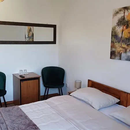 Apartmani Srce Mreznice Duga Resa Exterior photo