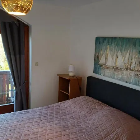Apartmani Srce Mreznice Duga Resa Exterior photo